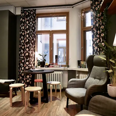 بيت شباب The Yard