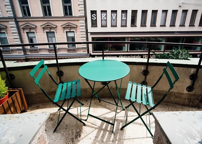 بيت شباب The Yard