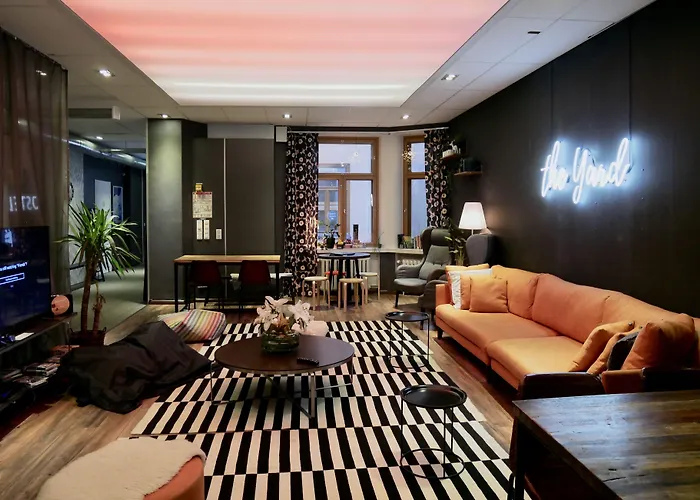 The Yard بيت شباب