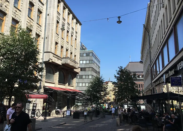 بيت شباب The Yard